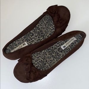 American Eagle brown flats w/ bow